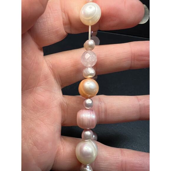 Freshwater pearl and rose quartz stretch bracelet - Picture 5 of 9